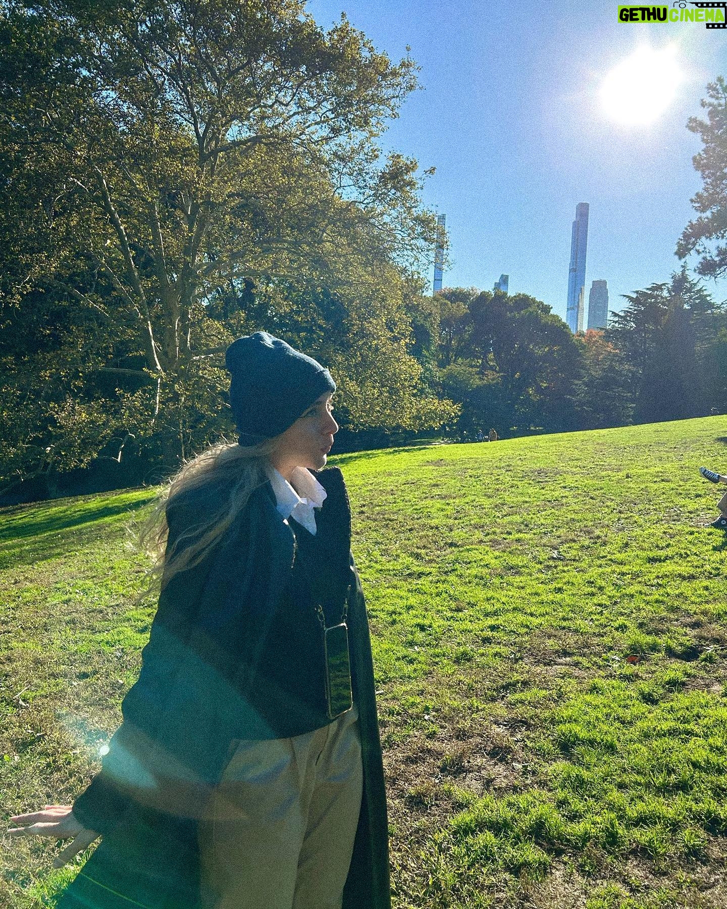 María Rubio Sánchez Instagram - Picnic en el central park porque nos encantan los clichés 🧺