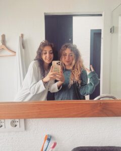 María Rubio Sánchez Instagram - La chica de negro y sus niñas bonitas ❤️ Remember de nuestro viajito express a Menorca con nuestro grupo que cada día es más grande y más bonito (y no estamos todas!)