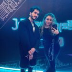 María Rubio Sánchez Instagram - Hace poco más de una semana me encontraba en este evento tan xuli de la mano de @casetify_es y me hicieron tantos fotones que no sabía ni por dónde empezar 🥹❤️ Tentadísima de volver a ponerme el pelo blanco pero nunca tendré los ojitos de gojō 🥵 #jujutsukaisenxcasetify @wismichu btw el niño iba bien fino rokeando un outfit MÍO