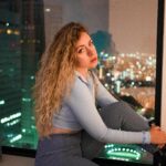 María Rubio Sánchez Instagram - Las vistas desde mi habitación en Tokio eran un sueño. Insisto en recomendaros @kayak para encontrar vuestro alojamiento ideal, la app es super intuitiva y es muy fácil encontrar ofertas super chachis. Yo lo que encontré fue un paisaje de locos y la definición de ECHAR DE MENOS, que es lo que siento ahora mismo cuando veo estas fotos. 🥹🙏🏻 #ad
