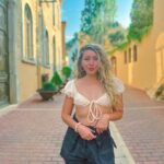 María Rubio Sánchez Instagram - Bienvenidas vacaciones, os necesitaba. Dale al corazoncito si quieres más fotos de mis aventuras vacacioniles (spoiler: pretendo estar todo el día en la playa con un mojito)