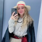 María Rubio Sánchez Instagram - Hace unas semanas hice un inspired outfit desos para el salón del manga y a pesar de que iba de shanks de forma MUY evidente , mucha gente pensó que era heidi :(((