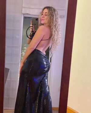 María Rubio Sánchez Instagram - Un año más sirviendo coño. No me da tiempo a hacerme fotos decentes, es lo que hay. 2023 lo ha petado, a ver a dónde me lleva el siguiente año, pero siempre hacia arriba. Feliz 2024 😛