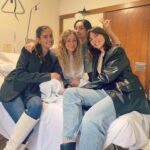María Rubio Sánchez Instagram - 2022, un año de locos. Pero lo termino tan bien como lo empecé: rodeada de las personas que más quiero. Estoy llena de amor y no puedo ser más afortunada. Me deseo lo mejor para 2023 ❤️ Y…. Se vienen cositas. Que ya era hora😉