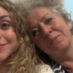 María Rubio Sánchez Instagram - Sant Jordi en el hospital ✨ He empezado el día súper triste PERO: Ha estado acompañándome mi madre todo el tiempo, han venido mis amigas a verme por sorpresa, mi hermano y mi padre también me han hecho una visitilla, me han enviado más flores que nunca, y también he recibido un osito monísimo acompañado de una mini carta preciosa, para hacerme compañía y dormir abrazadita mientras espero a mis seres queridos. Sé que no es el típico post que suelo subir ni a lo que os tengo acostumbrados, pero es que no podía no compartirlo. Estic molt agraïda 🙏