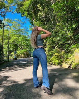María Rubio Sánchez Instagram - Hakone en un día soleado para este girasol, que se va a recrear durante los siguientes tres meses en este viaje porque este año no va a hacer apenas vacaciones de verano ☀️