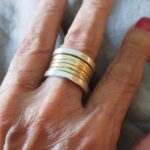 María Valenzuela Instagram - Anillo de oro y plata! Gracias Sebastián ❣️ Y les cuento que se viene un anillo sorpresa por el que la mayoría va a enloquecer! ❤️
