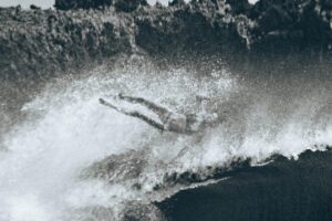 Mara Lopez Instagram - Good times @ Stimpy's 🫠🌊 Epic capture by @surfclipsiargao!⁣
⁣
PS. @kudosurf bikinis are wipeout-proof! 👙