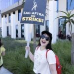 Mara Wilson Instagram - TFW you run into a photojournalist friend on the picket lines! Proudly @sagaftra since 1992, and supporting the WGA since forever. #sagaftra #sagaftrastrong #sagaftrastrike #wgastrong #wgastrike