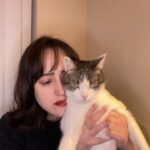 Mara Wilson Instagram – Signing autographs live for Streamily! Digressions included my recent appearance on @scottaukerman’s Scott Hasn’t Seen, @old97s and their new album, favorite movies, birthday twins, my hours-long musical theater and mid-90s playlists, and um, appendectomies 😳