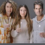 Marcela Carvajal Instagram - En este día de velitas este mensaje está perfecto…be the light! #bethelight #sélaluz. Deseo que seamos la luz que acabe con la oscuridad del odio y los extremos. I wish we’d be the light that ends the darkness of hate and extremism.