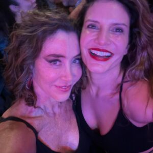 Marcela Carvajal Instagram - Un poco de la última noche donde me despedí de mis compañeros de serie pero me reencontré con otros compañeros que no veía hace mucho tiempo!!! @lamuelagonzalez @claudiodlatorre @julianagalvisv @lidiasanjose.oficial @rodolfosalas03 @jfsamper @caromirandaof @marisolcorreavega @juliancerati @emilianopernia @juansediez10 @danielasarria1 @johnojeda17 @manolocardona @carlos1torres1 @mabelmoreno1 @sebastianosmer @juana_acosta @marcelamar07 @diegotrujillo  #wrapupparty