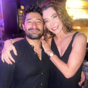 Marcela Carvajal Instagram - Un poco de la última noche donde me despedí de mis compañeros de serie pero me reencontré con otros compañeros que no veía hace mucho tiempo!!! @lamuelagonzalez @claudiodlatorre @julianagalvisv @lidiasanjose.oficial @rodolfosalas03 @jfsamper @caromirandaof @marisolcorreavega @juliancerati @emilianopernia @juansediez10 @danielasarria1 @johnojeda17 @manolocardona @carlos1torres1 @mabelmoreno1 @sebastianosmer @juana_acosta @marcelamar07 @diegotrujillo  #wrapupparty
