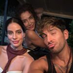 Marcela Carvajal Instagram - Llegué a la recta final de este proyecto y estoy feliz, no solo por el trabajo hecho sino por haber conocido a un grupo de personas espectaculares. El equipo delante y detrás de cámaras inmejorable! Aquí algunas fotos de muchas que les iré mostrando. Ya saben cuál es el proyecto? Los leo
