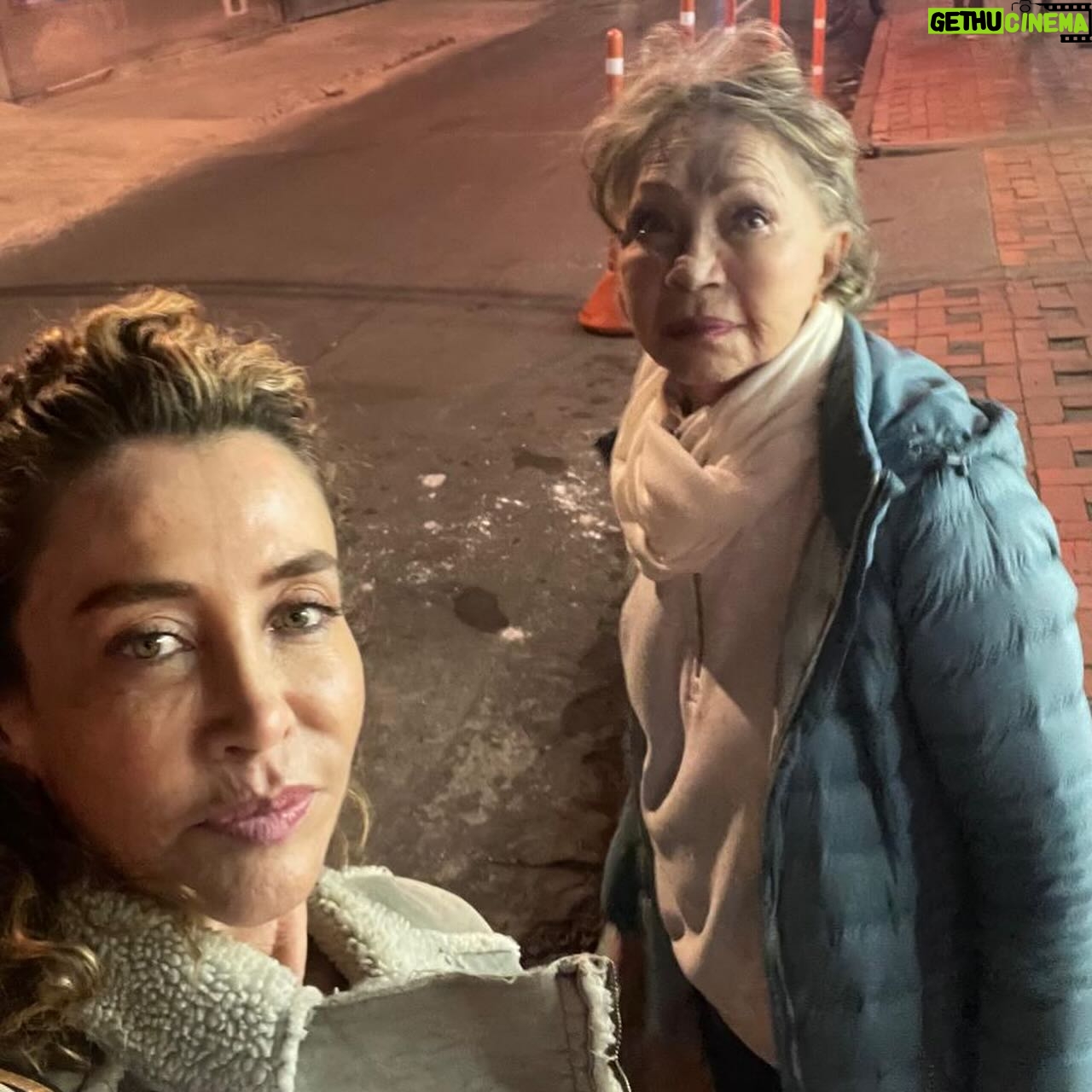 Marcela Carvajal Instagram - My girls, my mom… mis hijas, mi madre. La mejor manera de entender a mi madre fue siendo madre, es otra dimensión . Feliz día a todas las mamás del mundo!!! The only way I could really understand my mom was being a mother my self. Happy mother’s day to all the moms of the world!!