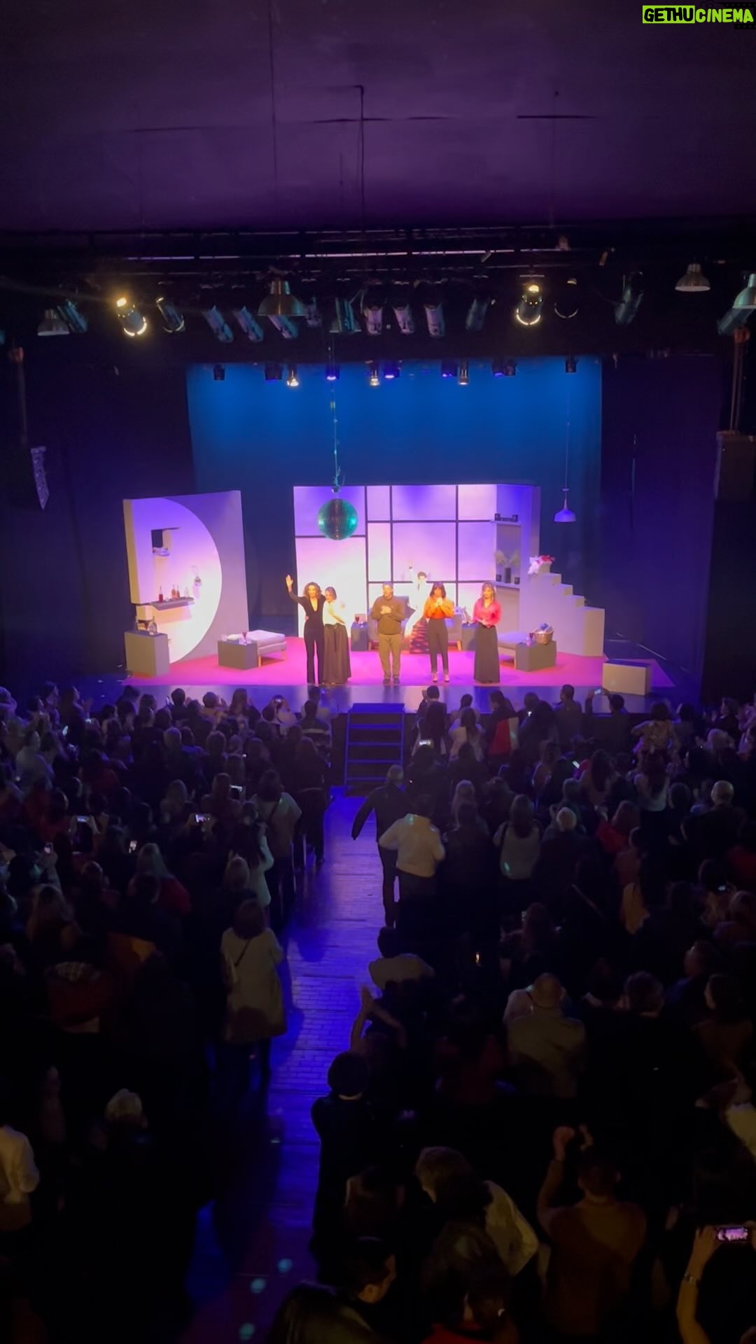 Marcela Carvajal Instagram - Gracias a la iniciativa de @eldelteatro parte de nuestra función de #lasnoviasdetravolta de anoche fue donada nuestra compañera @lulybossa1. Con todo el amor y la luz para #luly! Gracias a todos los presentes!!!