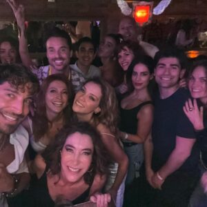 Marcela Carvajal Instagram - Un poco de la última noche donde me despedí de mis compañeros de serie pero me reencontré con otros compañeros que no veía hace mucho tiempo!!! @lamuelagonzalez @claudiodlatorre @julianagalvisv @lidiasanjose.oficial @rodolfosalas03 @jfsamper @caromirandaof @marisolcorreavega @juliancerati @emilianopernia @juansediez10 @danielasarria1 @johnojeda17 @manolocardona @carlos1torres1 @mabelmoreno1 @sebastianosmer @juana_acosta @marcelamar07 @diegotrujillo  #wrapupparty