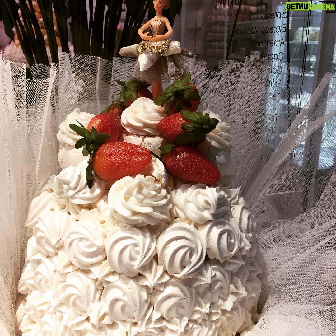 Marcia Cross - 8.3K Likes - Window Shopping with Eden ❤️🍰🎂#motherdaughtertime #beverlyhills #Le Mervetty