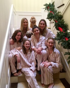 Marcia Cross Instagram - Kids, dogs and matching pajamas...so much to be grateful for. #MerryChristmas #HappyHanukkah #HappyHolidays
To all of you!! 🌲❤️⭕️❌🙏🎄