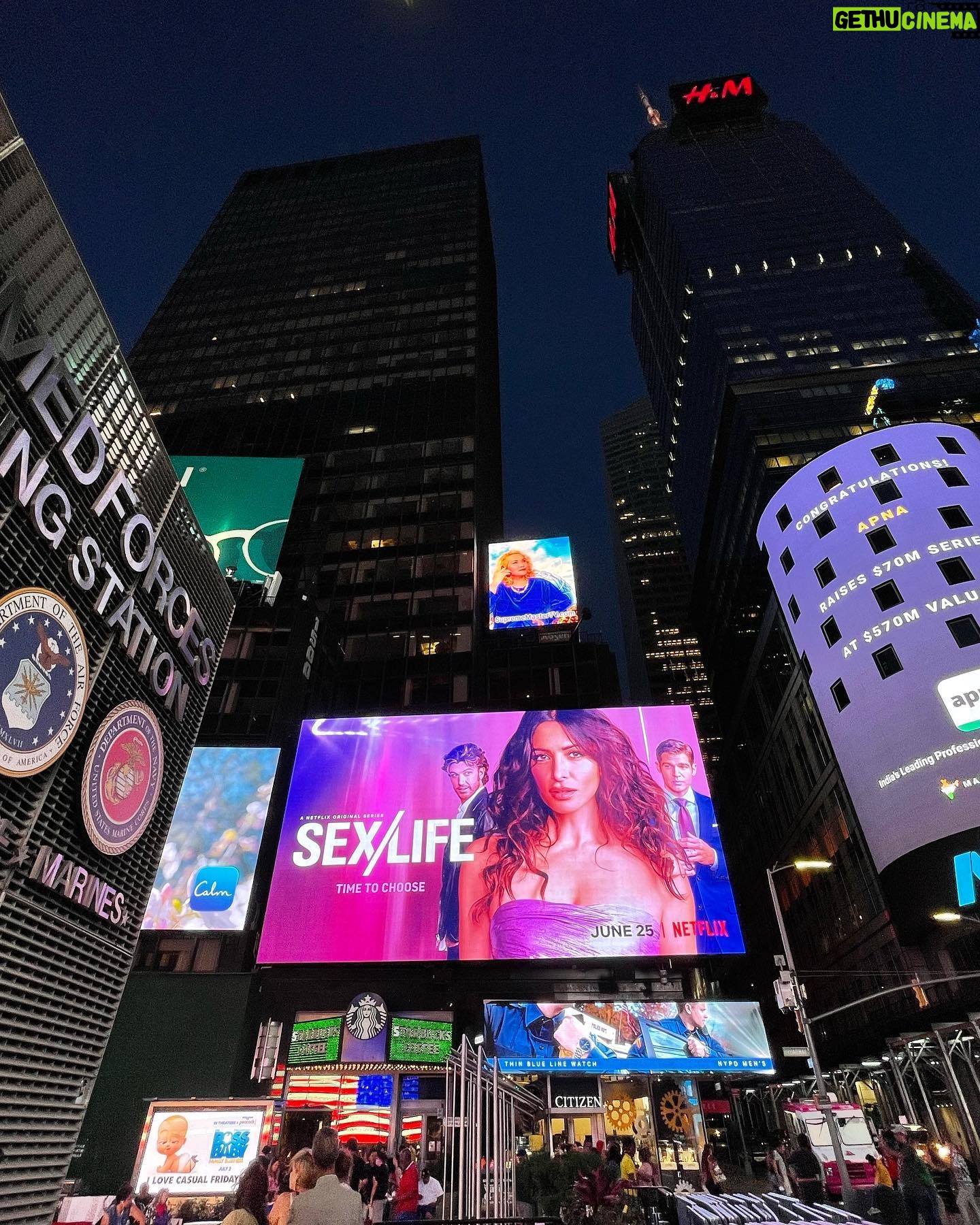 Margaret Odette - 3.7K Likes - We made it to Times Sq Baybeeeeeš„³
@sexlife
@netflix
@sarahshahi
@adam_demos @realmikevogel
@littleruke
@margaretodette
#timessquarebillboards