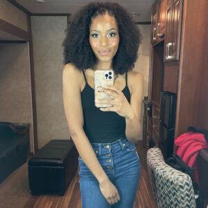 Margaret Odette Instagram - Sex/Life debuted a year ago on Netflix! Wow, it’s been an epic ride since then. I’m beyond grateful to our creators, crew, and all the fans for loving on our show🫶🏾
.
.
.
A few memories from filming season 2💋
#sexlifeseason2 #sexlifenetflix #margaretodette #bts