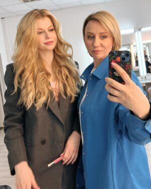 Margarita Rodina Instagram - Не знаю, что у вас там за ретроградный Меркурий, но у меня в этом году пока все сбывается: 
 -дочь съехала
- я купила дайсон
- попала на северное сияние

Недавно увидела у знакомой кольцо на большом пальце и такая - хочу такое же! И тут же сбылось! Хорошо, что мужа ее не попросила ….

Мне подарили нежнейший набор из серебра - кольцо на большой палец , Кафф на ухо и цепочку из коллекции Тифлис @qariqris 
( фото в карусели)
Конечно же я тут все надела и не собираюсь снимать, мне комфортно очень. Особенно спасибо за кафф - не давит, ничего не отекает, просто невесомый. Вот бы и с возрастом было бы так же…

Спасибо!
Пойду загадаю  себе квартиру и ремонт!

#украшения 
#женскийстендап
#марафонжеланий