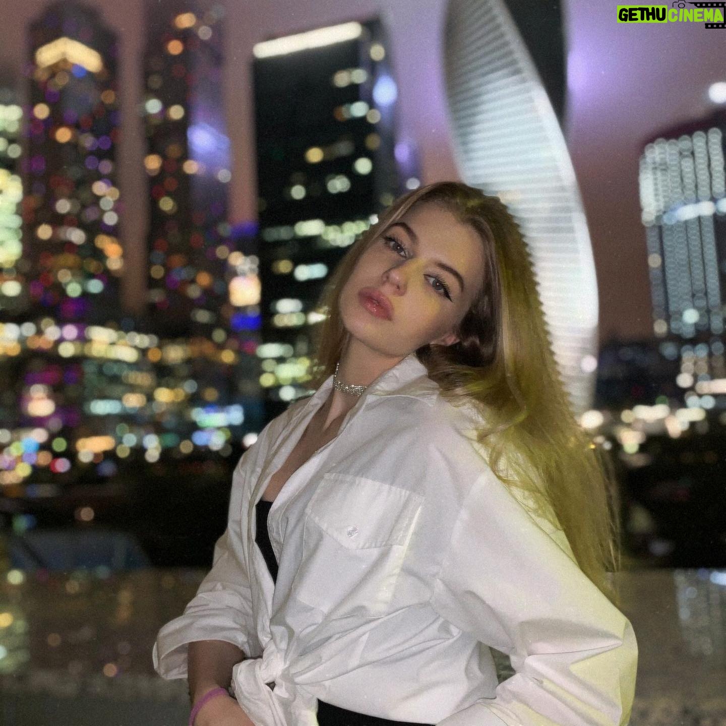 Margarita Rodina - 3.5K Likes - 21 год, как ты называешь меня мамой, закатываешь глаза на мои шутки, путаешь мою косметику со своей (моя дорогая!), делишься своими заботами и радостями и модными толстовками!
Сложно было отпустить тебя в этот большой мир и надеяться, что он тебя не обидит! Я учусь быть мамой взрослой и красивой девушки, это сложнее, чем в пубертате! Потому что это уже точно навсегда)
Но все получится!
Впервые скажу- но глядя на тебя, я понимаю, что и внуки у меня будут тоже очень красивые!
Люблю, обнимаю, с днем рождения, дочка!
#деньрождения
#женскийстендап
#люблюцветы