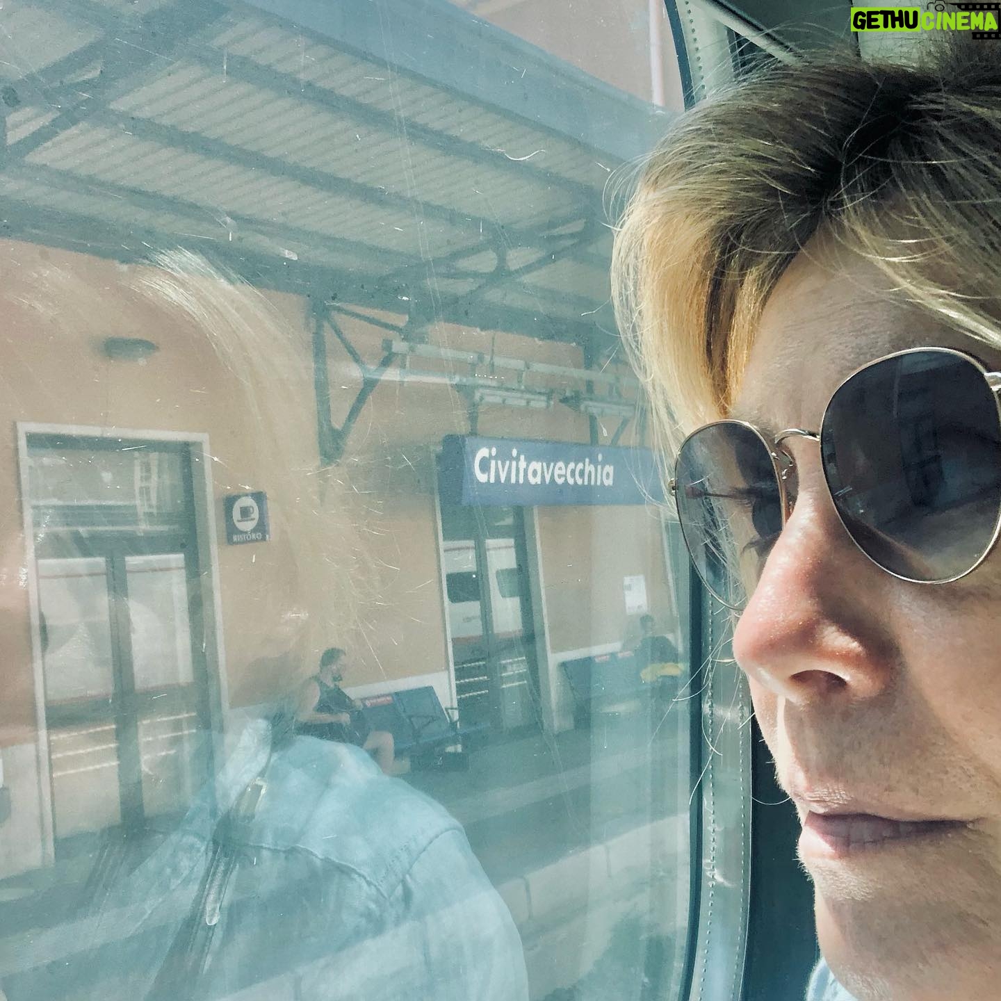 Margherita Buy - 3.9K Likes - Si va a Cannes ma con molta calma......