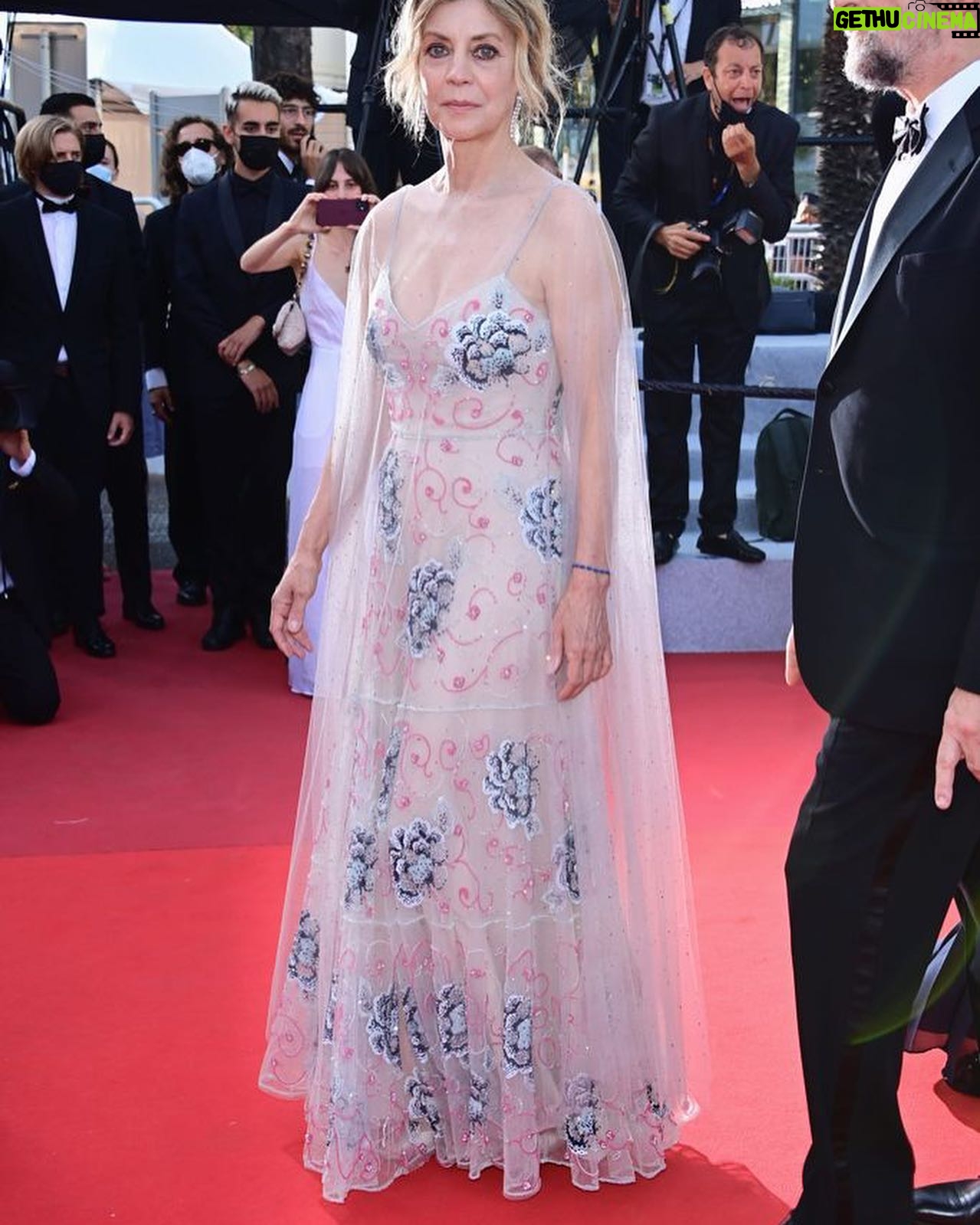 Margherita Buy - 4.2K Likes - Che momento incredibile!
•
Look @giorgioarmani
Jewels @chopard
Press @upgradeartist
Thanks to @filorga_italia
Make-Up @fulviatellone
@simonebellimakeup
Hair @stefano_venzi
@rdarobertodantonio