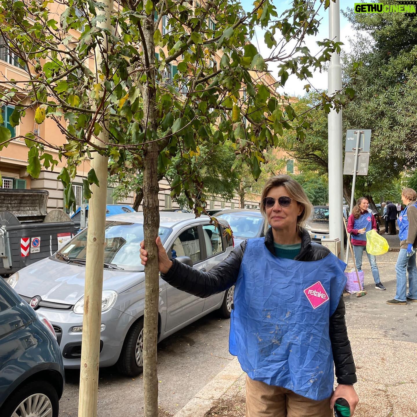 Margherita Buy - 4.5K Likes - Oggi giornata stupenda insieme a Retake abbiamo piantato il primo di 9 Alberi per riqualificare le nostre vie per dare ossigeno e Bellezza!! Per chi vuole partecipare ecco il link: https://bit.ly/margheritab
@retakeroma