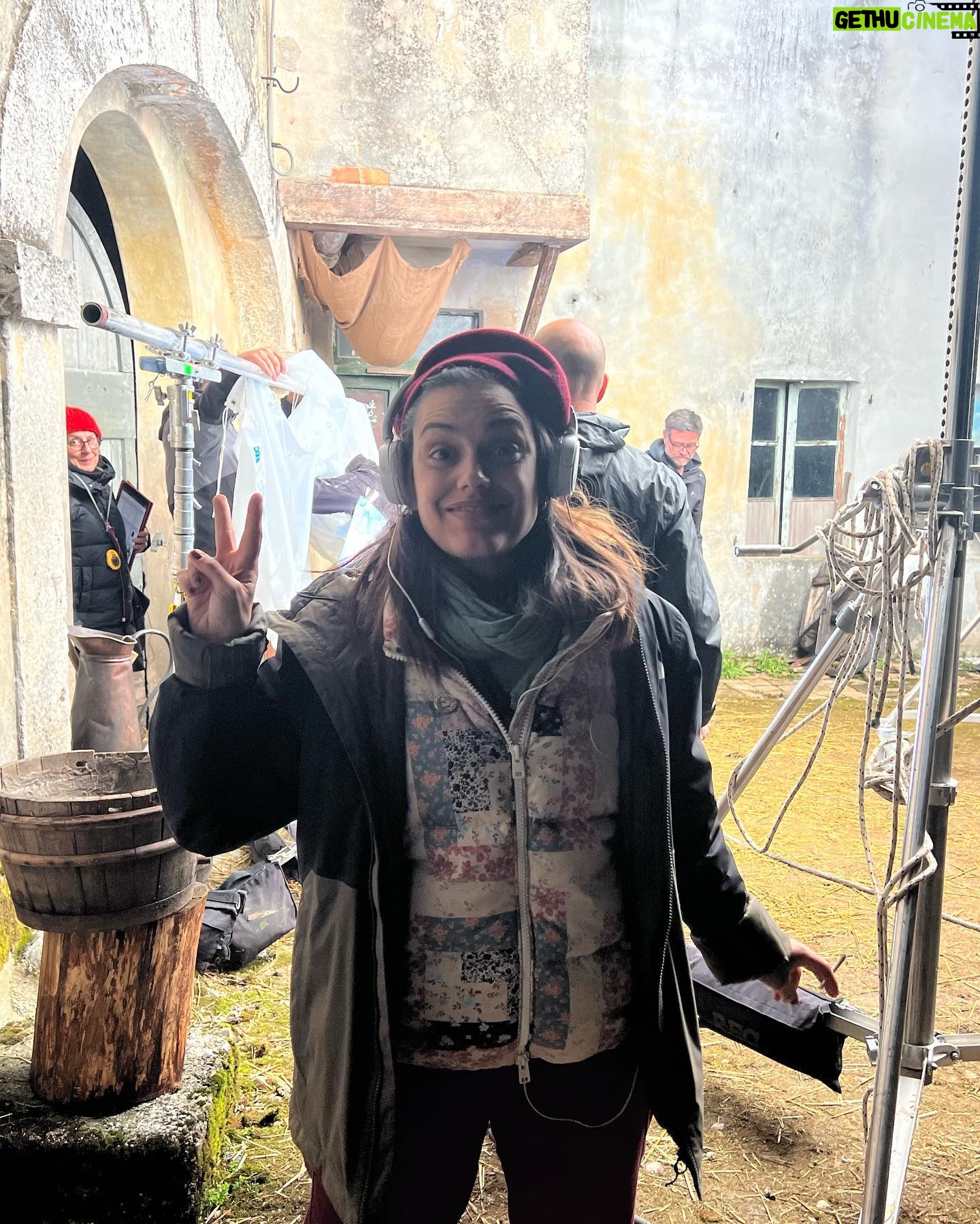 Margherita Vicario Instagram - Comโero sul set Vs come sono veramente ๐โค๏ธโ๐ฅ (o Del Fascino del Set) GLORIA! รจ ancora al cinema. ๐๏ธ๐๏ธ๐๏ธ . @01distribution @tempestafilm @rai_cinema