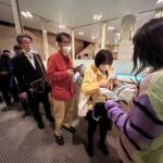 Margherita Vicario Instagram – Tokyo parte 1 🇯🇵🕊️
Grazie Gloria! 
Grazie Filmitalia, grazie Cinecittà, grazie Carla, Monique, Rossella, Nicola, Maria, Yukari, Atzco. 
Daniele, Andrea, Ginevra, Paolo, Fabio, Laura, Edoardo, Sofia, Elena, Chiara, Daniele, Giulia, Fulvio, Valentina…l’Ambasciatore, il Maestro Umebayashi. Francesco🍣 e tutti i giapponesi che sono venuti alle nostre proiezioni del Festival di Cinema Italiano a Tokyo, questa bellíssima città piena di strambezze, la torre delle cazzate, la pace dei templi, i puncake.

Domani un bel Tokyo-Taranto. E poi orchestra! 
vai Gloria! piccoletta 
.
@tempestafilm @rai_cinema