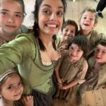Margherita Vicario Instagram - Vi volevo ringraziare per aver sostenuto il film con così tanto amore in questi giorni, per essere andati al cinema, esservi fermati a chiedere curiosità, a dirmi la vostra. Questo tour nelle sale è stato bellissimo. Oggi Firenze, Arezzo, domani Napoli. Davvero continuate ad andarci, perché è come se fossi anche io li con voi. ❤️ È come un enorme concerto, una sinfonia. E poi ci rivediamo, e poi mi dite ❤️ grazie GLORIA! #soloalcinema Foto (quelle bellissime) di @francinelamura @01distribution @tempestafilm @rai_cinema @japoco_b @metatronmgmt @goigest