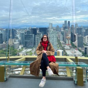 Margherita Vicario Instagram - Le proiezioni di Gloria! al @siffnews 🇱🇷SEATTLE INTERNATIONAL FILM FESTIVALsono state bellissime. Viaggio di lavoro, ma turista presso me stessa. Audience fomentatissimo e sincerely moved. They LLLLOVE the anachronism. 
Grazie @angelace per l’accoglienza e tutti i 7.740 volontari.

qui molti film, molti granchi  e parecchi Nirvana, più un’ altra serie di cose particolari…Buonanotte✨✨✨

@tempestafilm @rai_cinema @tell.film @01distribution