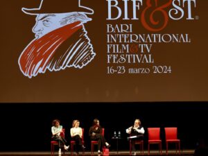 Margherita Vicario Instagram - “GLORIA!” é stato il film di chiusura del @bifest! 
Grazie per queste 36 ore insieme a queste due meraviglie. @carlottagamba_ e @galateabellugi mi mancava avervi vicino, e ieri il pubblico di Bari ha amato le vostre LUCIA E TERESA. E io non vedo l’ora di rivedervi per ciacolare, ascoltarvi e girarvi intorno.

Grazie di tutto  @01distribution @rai_cinema e dulcis in fundo a @japoco_b e @tempestafilm ❤️

A @marni, @scarosso, @beabongiasca e @simonesifufurlan per la carinezza in ogni dove.

“GLORIA!” dall’ 11 aprile al cinema.
Baci
M.

Foto di @rocco_giurato