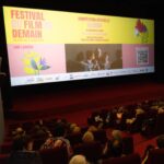 Margherita Vicario Instagram – Grazie @festivaldufilmdedemain 🇫🇷 e @louisjulienpetit per questi due premi (❤️ de la meilleure musique avec @_______dade – @widerstudiomusic et ❤️de la meilleure mise en scéne). Grazie @nour_films per avermi accompagnata in questo giro di anteprime in lungo e in largo per la Francia. 
Ci manca ancora la prossima settimana.
Domani sarà finalmente disponibile  il vinile di Gloria! 
E domani ci vediamo anche allo @sherwood_festival, inauguriamo l’inizio di questa edizione, ne sono contenta eprche é  un festival che amo (basta 1 euro). 
Continuano a succedere tragedie, vicine e lontane, mondiali e private, di fronte alle quali mi sento sempre più impotente e minuscola ma posso solo scrivere, cantare, amare sempre di piú, ma soprattutto andare a votare @fermiamolicolvoto.it 
Poi torno in Francia: sarò a Parigi 11-12-13 giugno a presentare Gloria! Info francesi su @nour_films 
Il 18 giugno canterò con l’orchestra @lacorelli al @ravennafestival , per chi é li intorno: dovete venire é un concerto in cui si gode dall’inizio alla fine. 
Lo so, sono tante cose tutte insieme. É tardi. Mettete i cuoricini, venite ai concerti, comprate i vinili, andate al cinema, leggete , fate l’amore, fate come volete, andate a votare. 
Vi voglio bene 
Ciao mamma ti amo
A domani
Abaue’