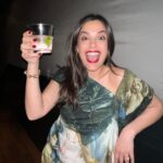 Margherita Vicario Instagram - E non sai quanto ti voooooo glio bene…. Post dedicato agli amici, per come mi fanno sentire. I biglietti del nuovo tour che partirà a maggio sono disponibili dappertutto. GLORIA! il film esce l’11 aprile al cinema, c’è tantissimo lavoro ancora da fare e tantissimo ne è stato fatto e non vedo l’ora possiate vederlo tutti. Il mondo intorno è sempre più complicato e doloroso. Mi riguardo le foto felici e guardo a domani. Baci