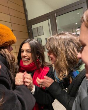 Margherita Vicario Instagram - E non sai quanto ti voooooo
glio bene….
Post dedicato agli amici, per come mi fanno sentire. 
I biglietti del nuovo tour che partirà a maggio sono disponibili dappertutto.
GLORIA! il film esce l’11 aprile al cinema, c’è tantissimo lavoro ancora da fare e tantissimo ne è stato fatto e non vedo l’ora possiate vederlo tutti. Il mondo intorno è sempre più complicato e doloroso. Mi riguardo le foto felici e guardo a domani.
Baci