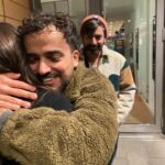 Margherita Vicario Instagram - E non sai quanto ti voooooo glio bene…. Post dedicato agli amici, per come mi fanno sentire. I biglietti del nuovo tour che partirà a maggio sono disponibili dappertutto. GLORIA! il film esce l’11 aprile al cinema, c’è tantissimo lavoro ancora da fare e tantissimo ne è stato fatto e non vedo l’ora possiate vederlo tutti. Il mondo intorno è sempre più complicato e doloroso. Mi riguardo le foto felici e guardo a domani. Baci