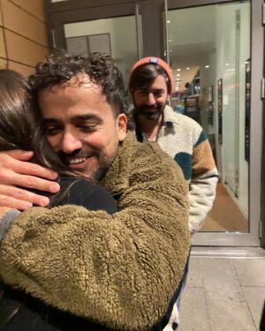 Margherita Vicario Instagram - E non sai quanto ti voooooo
glio bene….
Post dedicato agli amici, per come mi fanno sentire. 
I biglietti del nuovo tour che partirà a maggio sono disponibili dappertutto.
GLORIA! il film esce l’11 aprile al cinema, c’è tantissimo lavoro ancora da fare e tantissimo ne è stato fatto e non vedo l’ora possiate vederlo tutti. Il mondo intorno è sempre più complicato e doloroso. Mi riguardo le foto felici e guardo a domani.
Baci