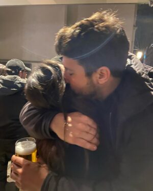 Margherita Vicario Instagram - E non sai quanto ti voooooo
glio bene….
Post dedicato agli amici, per come mi fanno sentire. 
I biglietti del nuovo tour che partirà a maggio sono disponibili dappertutto.
GLORIA! il film esce l’11 aprile al cinema, c’è tantissimo lavoro ancora da fare e tantissimo ne è stato fatto e non vedo l’ora possiate vederlo tutti. Il mondo intorno è sempre più complicato e doloroso. Mi riguardo le foto felici e guardo a domani.
Baci