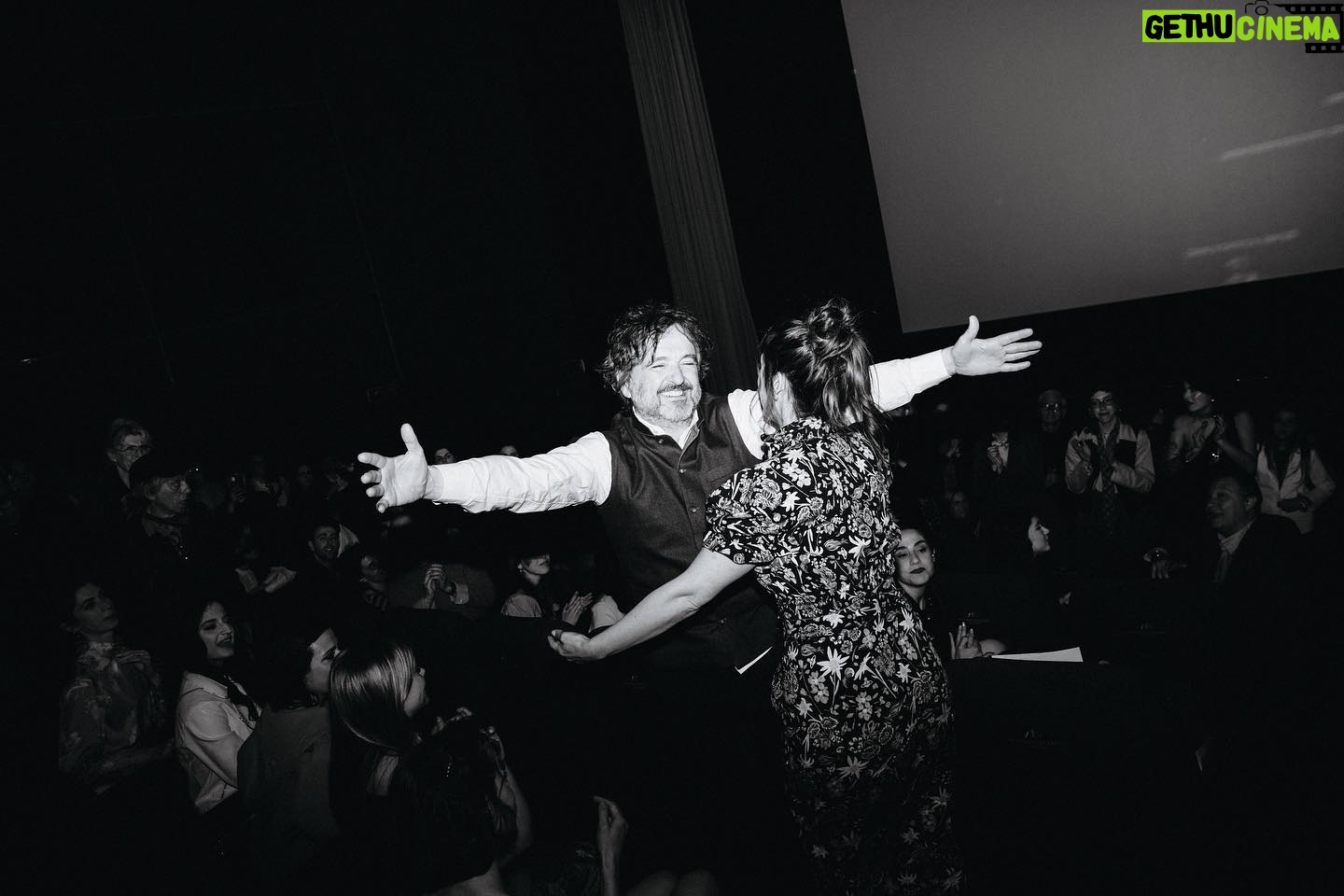 Margherita Vicario Instagram - GLORIA! Γ© a cinema. In tanti cinema. Abbiatene cura, fatelo passare di mano in mano, bocche e orecchie. Gli hanno voluto bene in molti a questa storia. E molti ne fanno parte. Ora anche voi! Grazie, ci vediamo ai saluti in sala saranno tanti e in tutta Italia. Guardateli sulla pagina di @01distribution Io cerco di aggiornarvi sempre Grazie vi voglio bene. A dopo! Grazie @sara_sabatino per aver immortalato questo momento. ποΈποΈποΈποΈποΈ @tempestafilm @rai_cinema