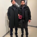 Margherita Vicario Instagram - E non sai quanto ti voooooo glio bene…. Post dedicato agli amici, per come mi fanno sentire. I biglietti del nuovo tour che partirà a maggio sono disponibili dappertutto. GLORIA! il film esce l’11 aprile al cinema, c’è tantissimo lavoro ancora da fare e tantissimo ne è stato fatto e non vedo l’ora possiate vederlo tutti. Il mondo intorno è sempre più complicato e doloroso. Mi riguardo le foto felici e guardo a domani. Baci