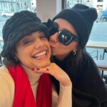Margherita Vicario Instagram - E non sai quanto ti voooooo glio bene…. Post dedicato agli amici, per come mi fanno sentire. I biglietti del nuovo tour che partirà a maggio sono disponibili dappertutto. GLORIA! il film esce l’11 aprile al cinema, c’è tantissimo lavoro ancora da fare e tantissimo ne è stato fatto e non vedo l’ora possiate vederlo tutti. Il mondo intorno è sempre più complicato e doloroso. Mi riguardo le foto felici e guardo a domani. Baci