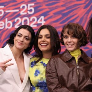Margherita Vicario Instagram - Ho ancora negli occhi la bellezza folgorante delle ragazze, gli sguardi incoraggianti dei produttori, i sorrisi della troupe, dei miei collaboratori, le danze sfrenate di tutti, compresa la falange di famiglia e amici arrivata a sostenermi. 
Grazie a tutti.
Come ha detto qualche critico: c’è amore, passione ed energia in ogni fotogramma. Nessuno lo può negar❤️

“GLORIA!”
Venite a vederlo al cinema l’11 aprile?

Grazie @berlinale @tempestafilm @01distribution @rai_cinema @japoco_b @la_jonny_8 @uncantobrasileiro @_______dade styled by @simonesifufurlan 
FOTO di @rocco_giurato