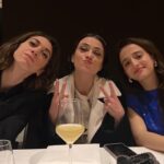 Margherita Vicario Instagram - Ho ancora negli occhi la bellezza folgorante delle ragazze, gli sguardi incoraggianti dei produttori, i sorrisi della troupe, dei miei collaboratori, le danze sfrenate di tutti, compresa la falange di famiglia e amici arrivata a sostenermi. Grazie a tutti. Come ha detto qualche critico: c’è amore, passione ed energia in ogni fotogramma. Nessuno lo può negar❤️ “GLORIA!” Venite a vederlo al cinema l’11 aprile? Grazie @berlinale @tempestafilm @01distribution @rai_cinema @japoco_b @la_jonny_8 @uncantobrasileiro @_______dade styled by @simonesifufurlan FOTO di @rocco_giurato