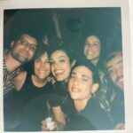 Margherita Vicario Instagram - Ho ancora negli occhi la bellezza folgorante delle ragazze, gli sguardi incoraggianti dei produttori, i sorrisi della troupe, dei miei collaboratori, le danze sfrenate di tutti, compresa la falange di famiglia e amici arrivata a sostenermi. Grazie a tutti. Come ha detto qualche critico: c’è amore, passione ed energia in ogni fotogramma. Nessuno lo può negar❤️ “GLORIA!” Venite a vederlo al cinema l’11 aprile? Grazie @berlinale @tempestafilm @01distribution @rai_cinema @japoco_b @la_jonny_8 @uncantobrasileiro @_______dade styled by @simonesifufurlan FOTO di @rocco_giurato