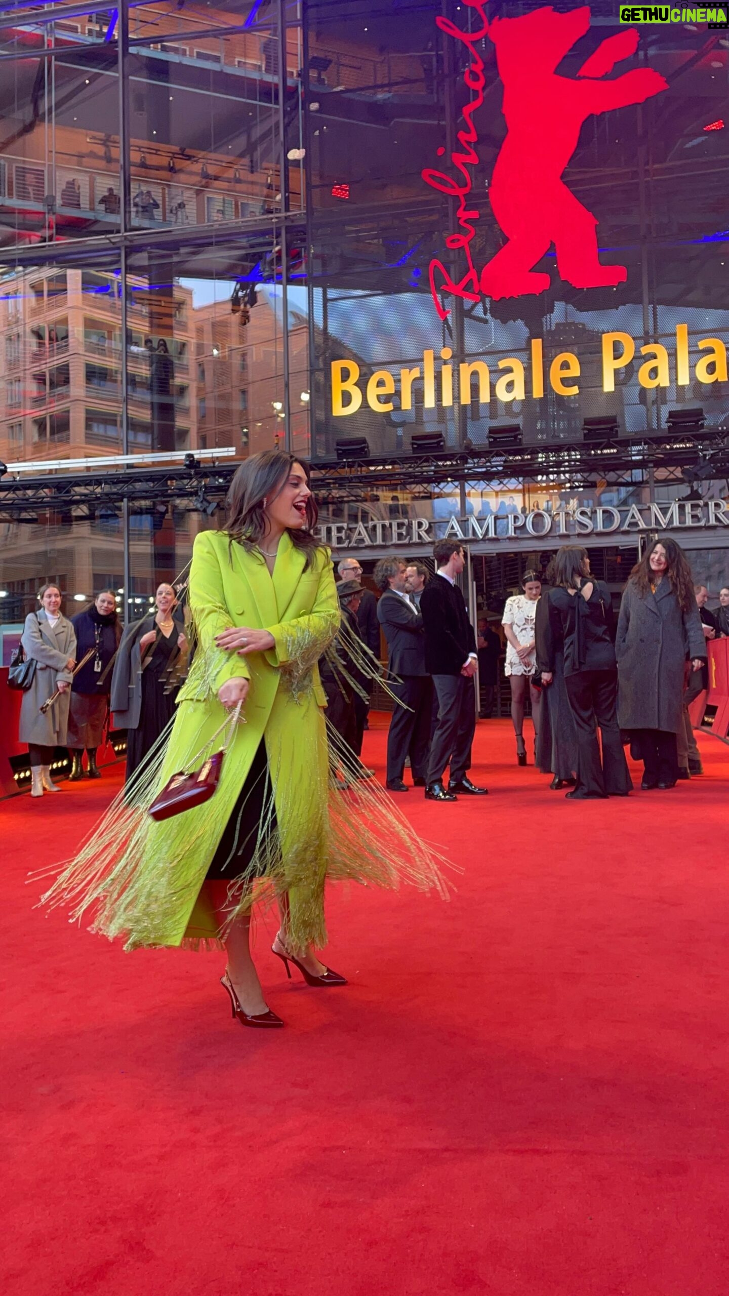 Margherita Vicario - 2.9K Likes - Il red carpet della @berlinale è tutto per Gloria! 🎶✨🎻
Non perdete Gloria! di Margherita Vicario al cinema dall’11 aprile 🎬
#Gloriailfilm!
Con Galatea Bellugi, Carlotta Gamba, Veronica Lucchesi (@rappresentantelista), Maria Vittoria Dallasta, Sara Mafodda, Paolo Rossi, Elio (@elioelst), Natalino Balasso, Anita Kravos, Vincenzo Crea, Jasmin Mattei, Gioele Pagura.
Una produzione Tempesta con Rai Cinema.
.
.
.
@rai_cinema
@tempestafilm
@margheritavicario
@uncantobrasileiro
@_______dade
@tell.film
@galateabellugi
@carlottagamba_
@veronica___l
@mariavittoria.dallasta
@sara_mafodda_
@paolo_rossi_ufficiale
@anitakravos
@vincenzo.crea