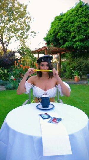 Margo Dumas Instagram - Пост знайомство тільки на новий лад?
Звичайно, в хвилину багато не умістиш, але в цьому і крутість, можна зняти цілий серіал! ☺️🎥

Script @margo_dumas 
Main character @margo_dumas 
Camera @margo_dumas 
Editing @margo_dumas
Male voice - @flagfolstag (my lovely bro)