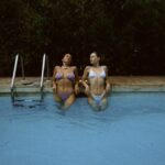 Margo Dumas Instagram - «Коли вони вже нафоткаються?» ©️сусіди «Ніколи» ©️МИ ——— Photos by me Swimsuits @lucky.reef Girl in white @mtsnko
